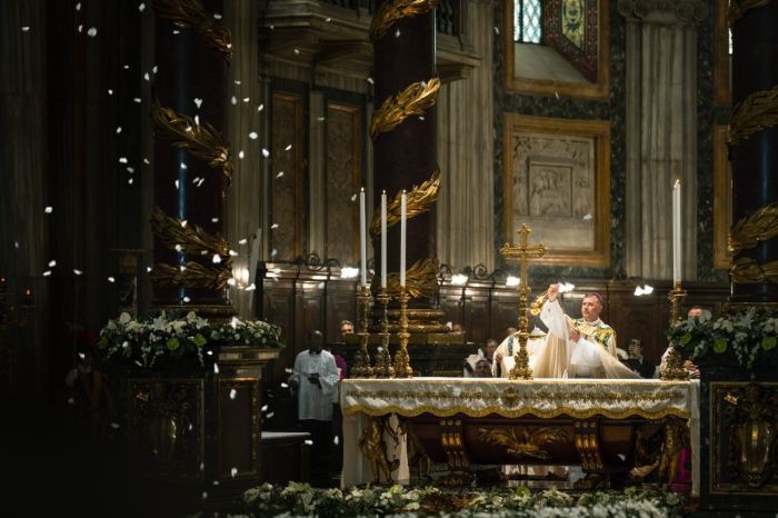 Cerimônia do 5 de agosto de 2024, em honra de Nossa Senhora das Neves, que relembra o milagre fundador da Basílica de Santa Maria Maior