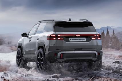 Novo Jeep Compass começa a ser produzido na Itália