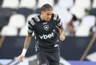 Santos não fecha negociação a tempo, e volante permanecerá no Botafogo; saiba detalhes