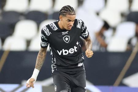 Newton, volante do Botafogo • Vitor Silva/Botafogo