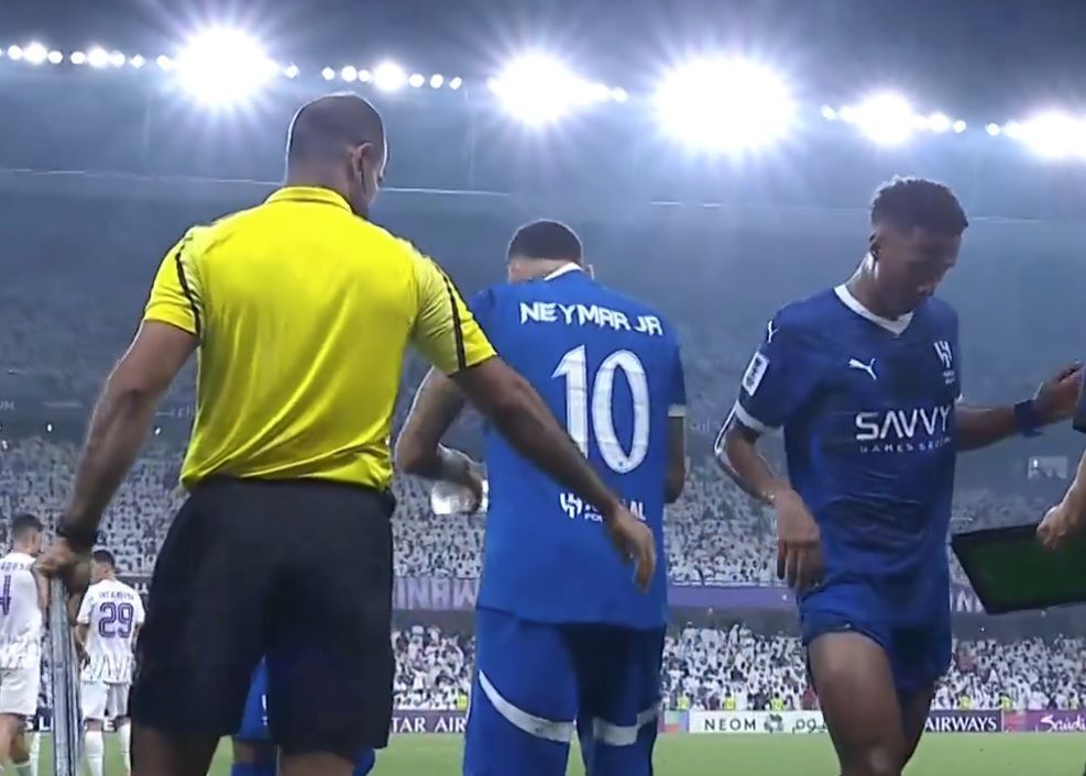 Neymar volta após um ano, e Al-Hilal vence time de Crespo em jogo de nove gols