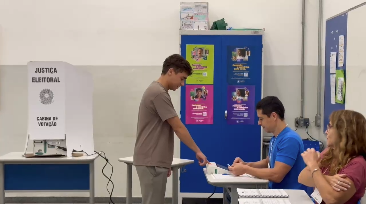 Nikolas vota na região oeste e fala em ‘BH mudada’