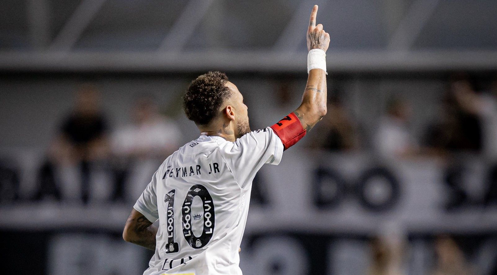 Noite 'mágica' de Neymar repercute por todo mundo: 'Ressuscita Santos e sonha com Copa'