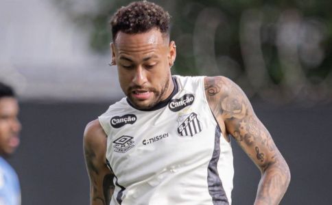 Neymar durante treino pelo Santos em 2026