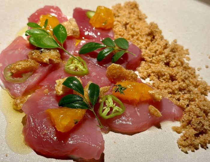 Albacora, torresmo, farinha pubada