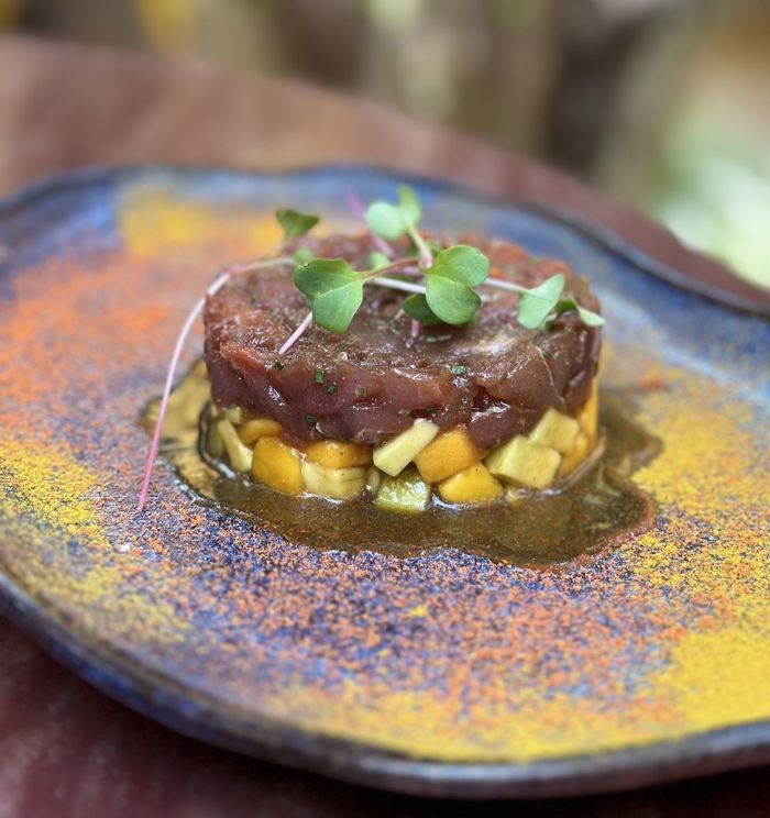 Tartare de atum fresco, manga e avocado