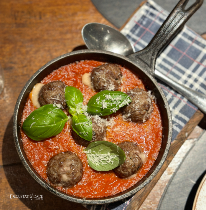 Polpetas Angus ao pomodoro