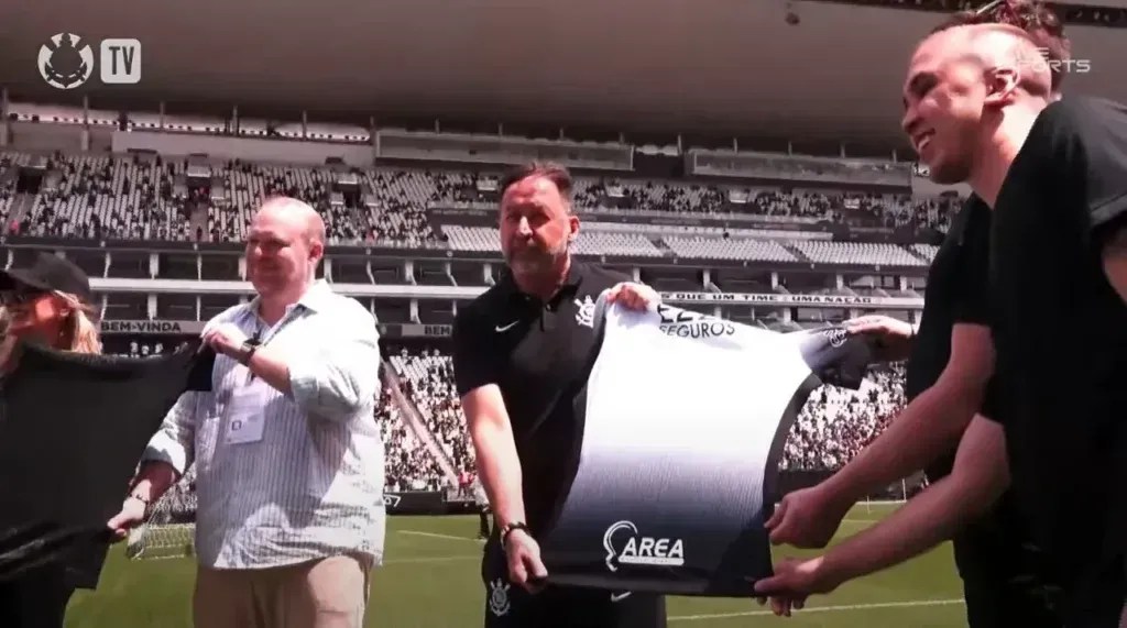 Corinthians anuncia novo patrocinador para a barra da camisa; veja detalhes