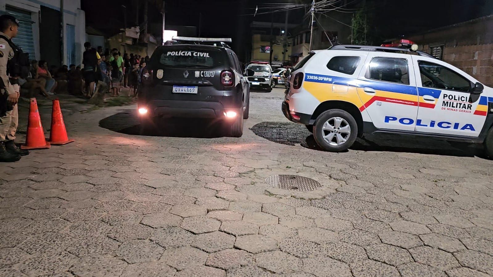 Três homens são mortos e outro fica ferido em ataque a tiros em casa em Pouso Alegre (MG)