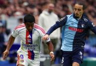 Endrick força expulsão de rival na França, mas passa em branco em empate do Lyon