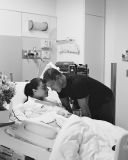 Olivia Culpo exibe fotos da filha