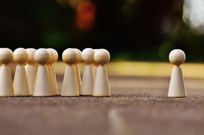 Não buscar construir pontes e ter discussões produtivas pode resultar em isolamento