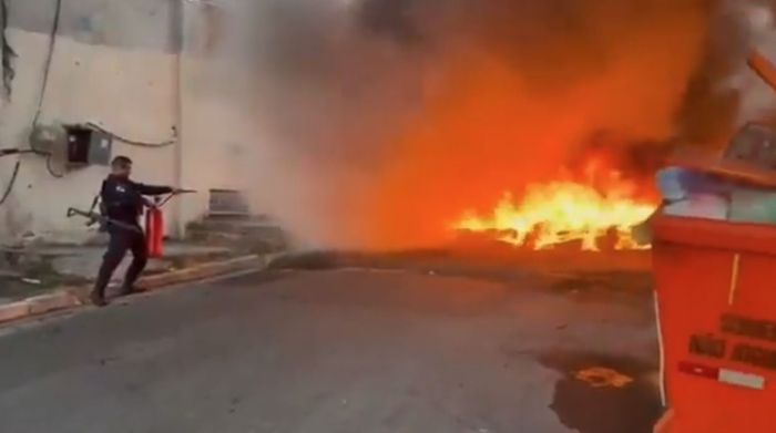 Operação Barricada Zero fecha Avenida Brasil após ataques e incêndio de barricadas no Rio de Janeiro