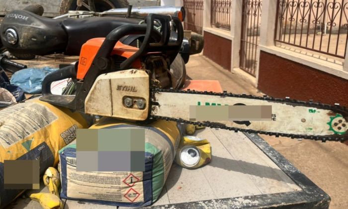 Motosserra e equipamentos foram apreendidos na operação policial conjunta na Zona da Mata