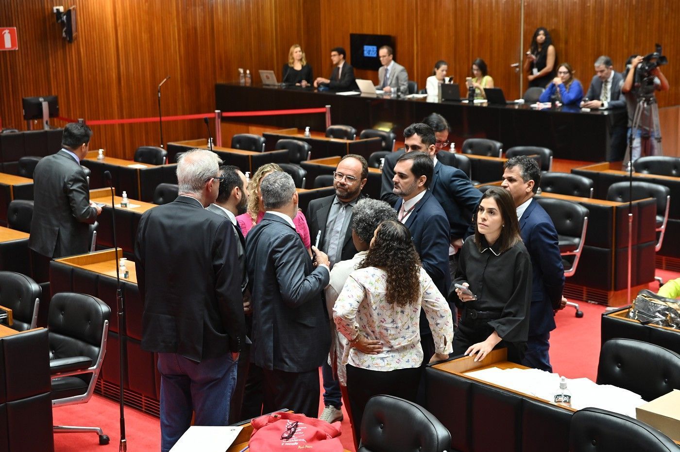 Oposição ao governo Zema na ALMG critica projetos de privatização da Cemig e Copasa: 'Retrocesso para Minas'