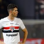 São Paulo e Oscar acertam rescisão de contrato, e meia se aposenta do futebol