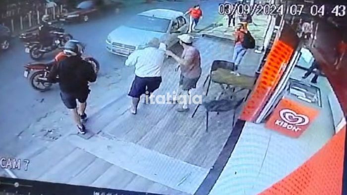 Câmera de segurança registra tentativa de homicídio em Belo Horizonte, no bairro Paulo VI.