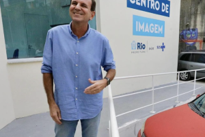 Ausente em debate no RJ, Paes vira alvo de adversários e show de Madonna entra na mira