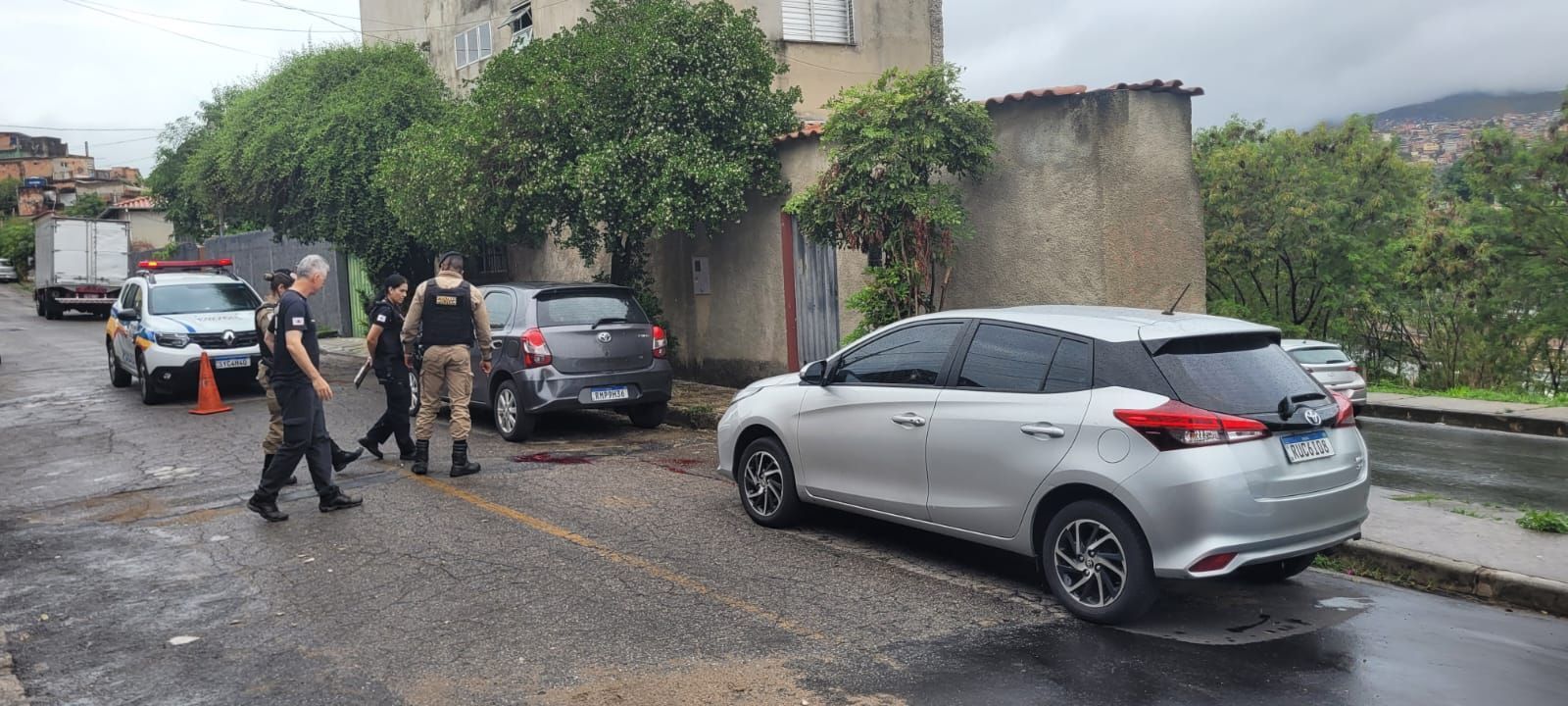Pai culpa a filha por separação, atira nela e tenta se matar no bairro São Geraldo, em BH