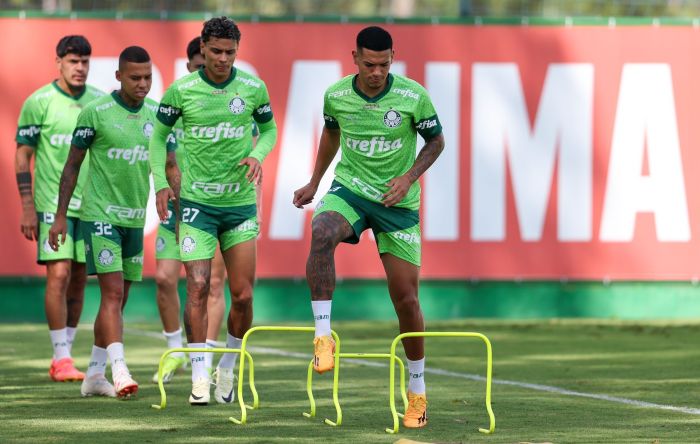 Atletas do Palmeiras em último treino antes de estreia na Copa Libertadores de 2024