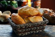 Qual a origem do pão francês? Saiba como surgiu o pão mais amado do Brasil