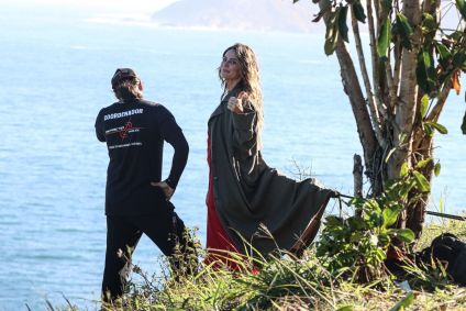 Paolla Oliveira grava cenas fortes de Heleninha Roitman no Rio