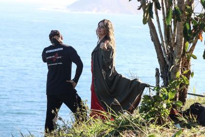 Paolla Oliveira grava cenas fortes de Heleninha Roitman no Rio