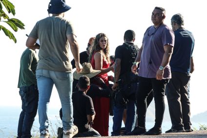 Paolla Oliveira grava cenas fortes de Heleninha Roitman no Rio