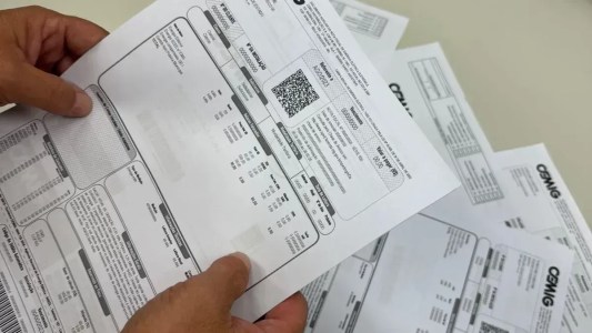A negociação pode ser feita pelos canais de atendimento da empresa, como o site, aplicativo e postos presenciais.