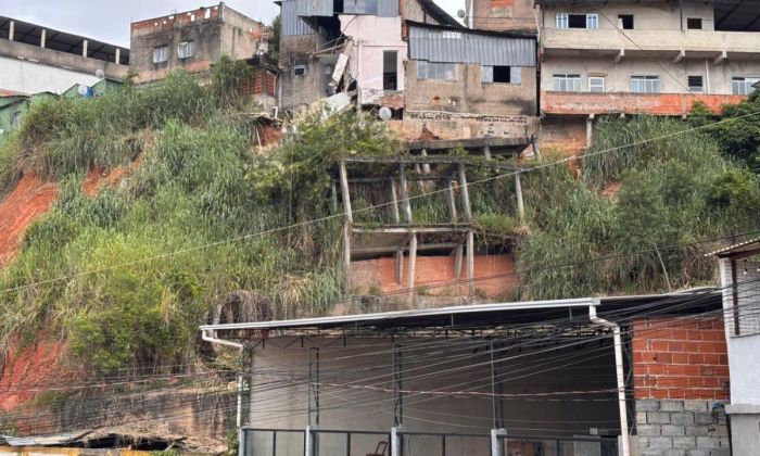 Instabilidade em imóveis preocupa moradores do Parque Burnier em Juiz de Fora