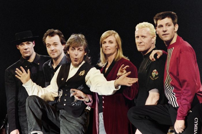Foto mostra banda de Paul McCartney durante turnê em 1990