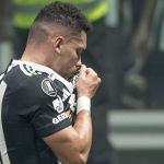 Paulinho, do Atlético, iguala marcas de ícones do futebol na Libertadores