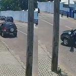 Pedagoga e aluno são atropelados por carro desgovernado em frente a escola no Paraná