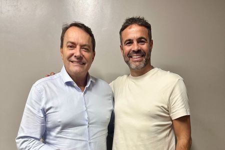 Pedrinho ao lado de Artur Jorge em BH