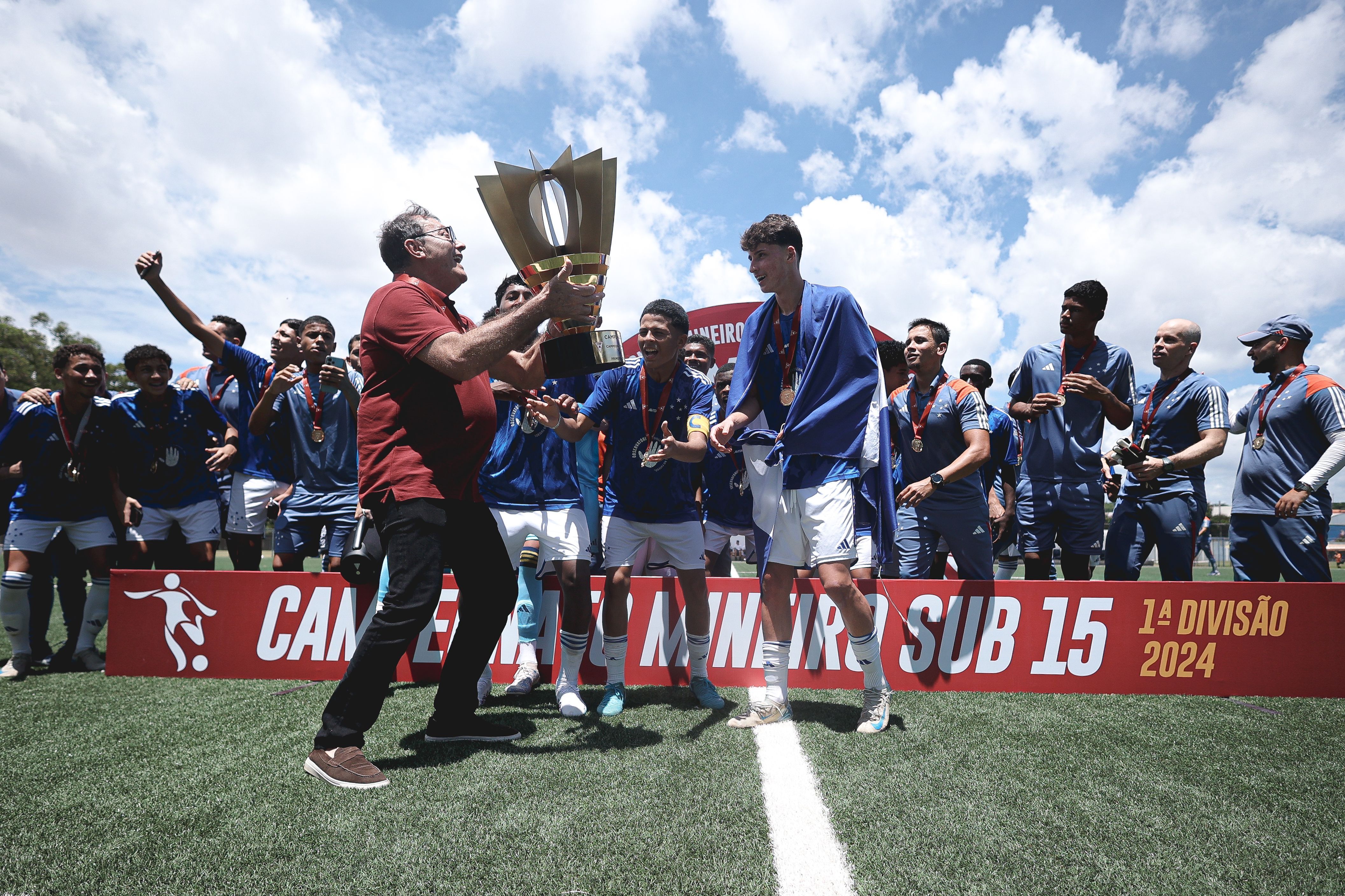 Com presença de Pedrinho, Cruzeiro goleia Atlético e conquista o Mineiro Sub-15