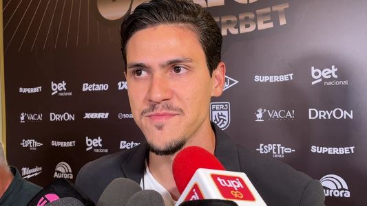 Pedro, atacante do Flamengo, em premiação do Campeonato Carioca 2026