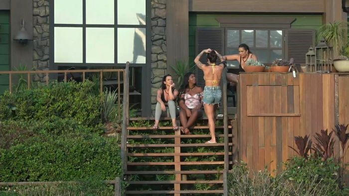 Luana revela que viu sunga com enchimento na lavanderia 