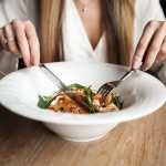 Comer menos pode levar a uma vida mais longa; entenda