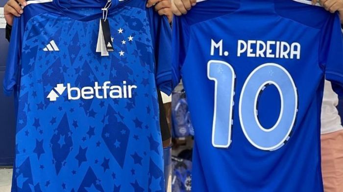 Camisa com o patrocínio máster da Betfair e com a numeração 10, de Matheus Pereira; ainda falta o patrocínio da Cimed, no peito, e da MM Aluguel de Carros, dentro dos números, dos Supermercados BH, abaixo dos números