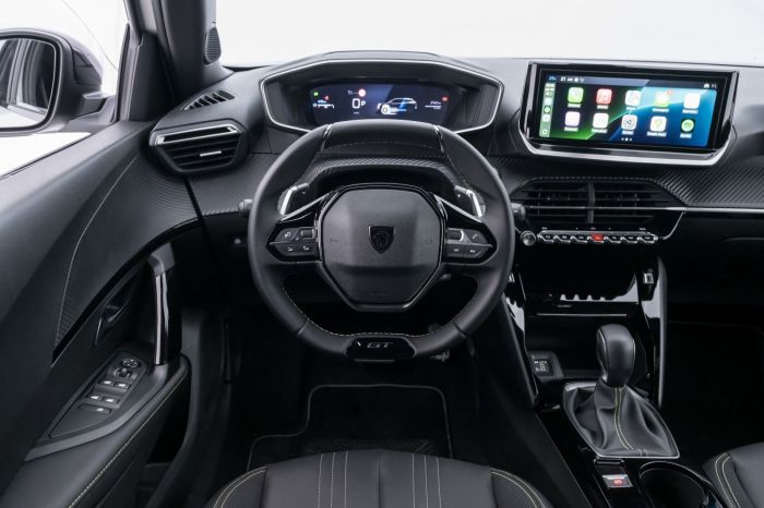 Interior do Peugeot 208 GT 2026