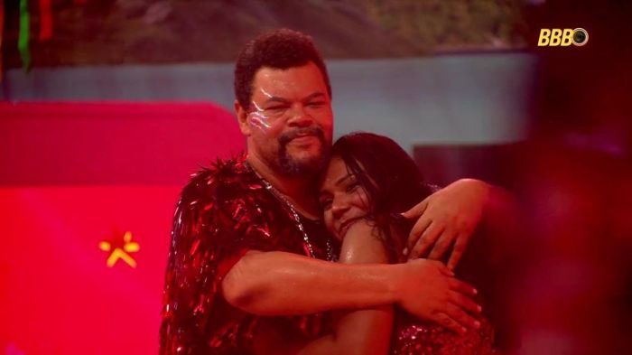 Babu Santana consola Chaiany