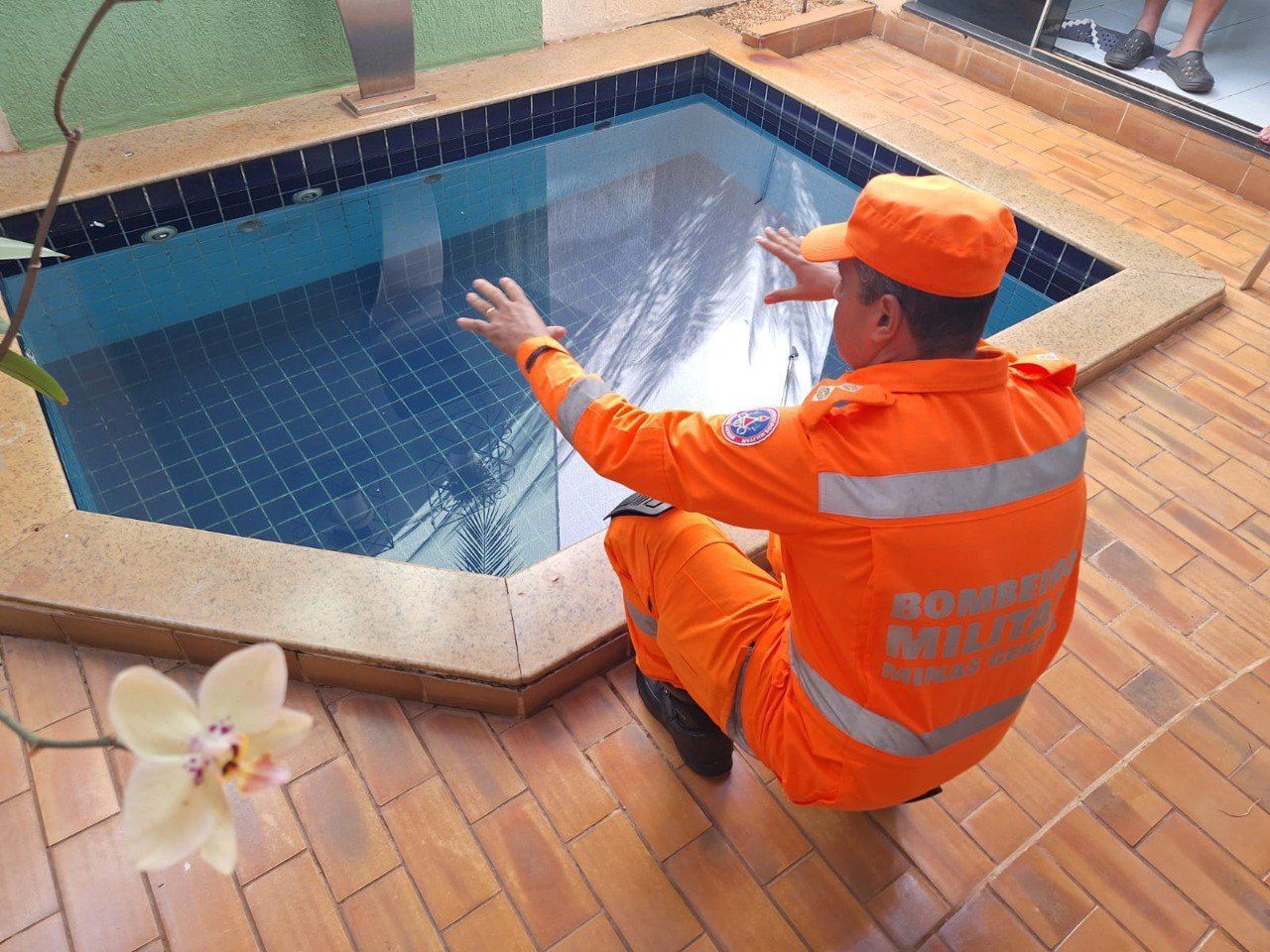 Bebê de 1 ano morre afogada em piscina residencial em Ituiutaba (MG)