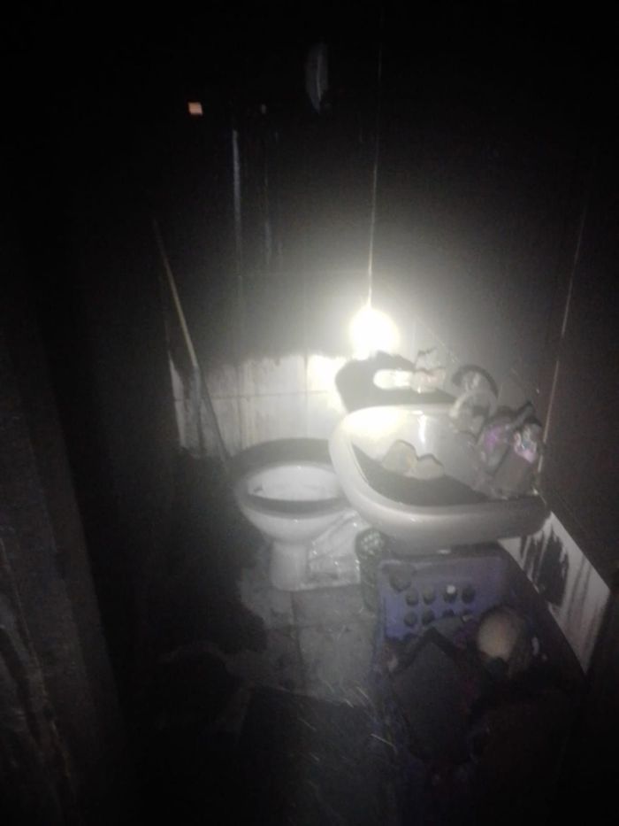 Homem briga com a esposa, coloca fogo em casa e foge. Caso aconteceu no interior de Minas.