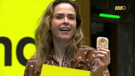 Ana Paula sorteia o próprio nome para dinâmica
