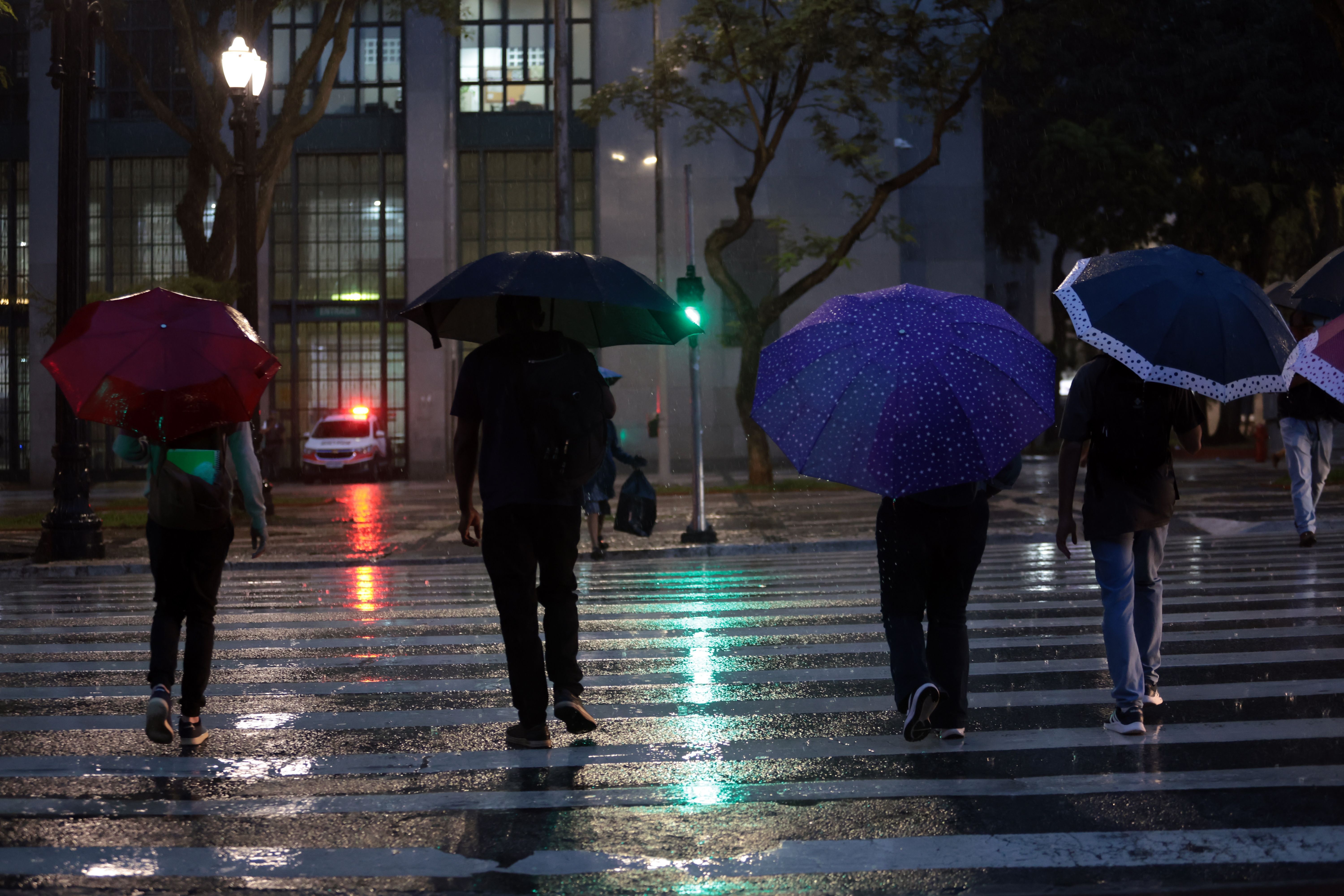 Chuvas intensas: veja lista das cidades de MT, MS, GO, MG, SP, PR, SC e RJ sob alerta