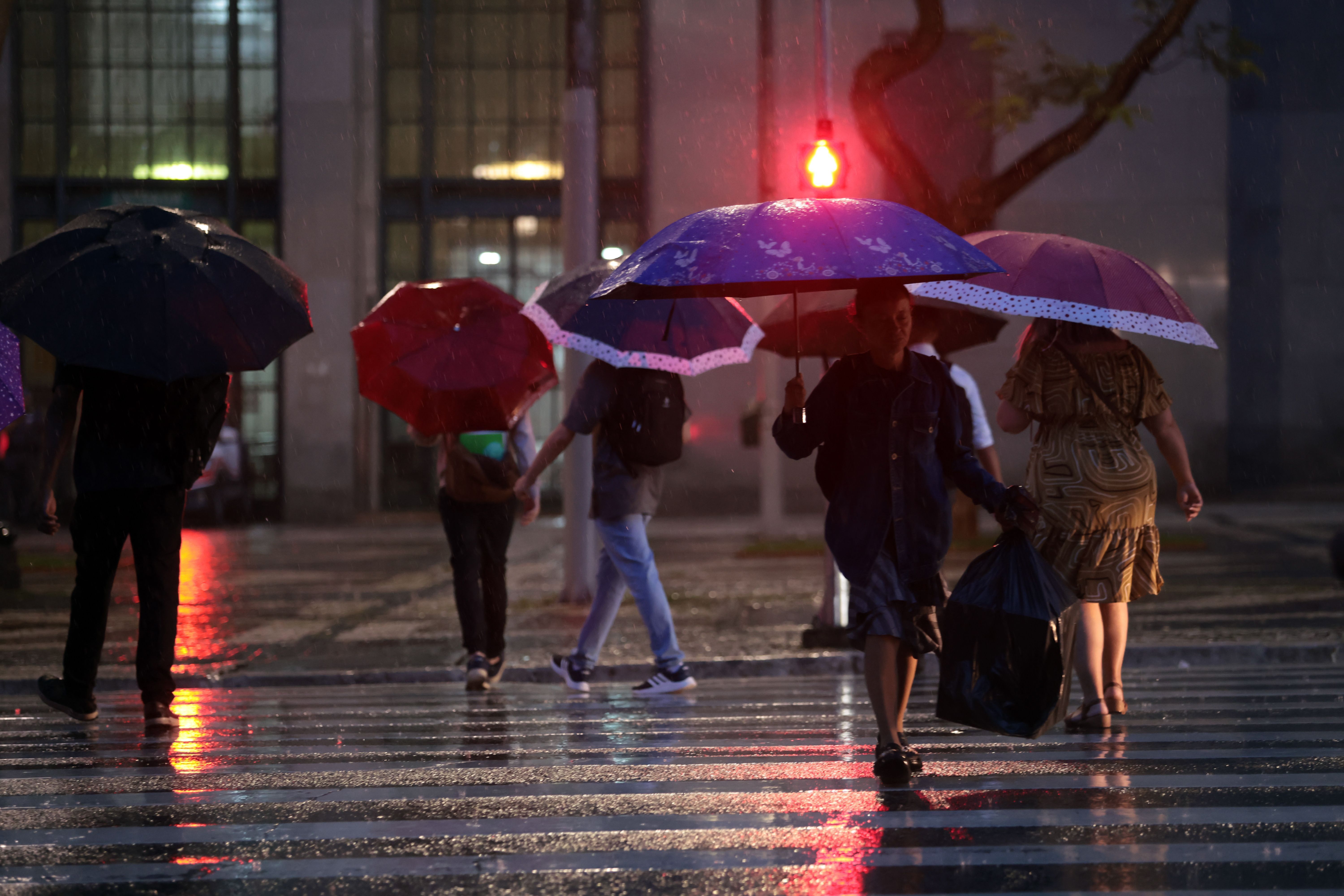 Parte do Brasil enfrenta nova frente fria neste fim de semana; saiba quais estados