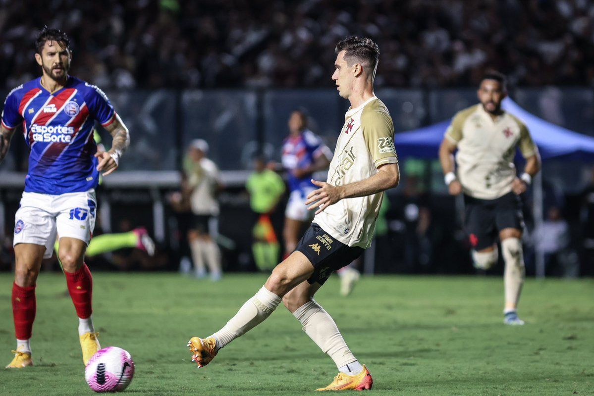 Lucas Piton atinge marca histórica no Vasco e crava objetivos para 2025