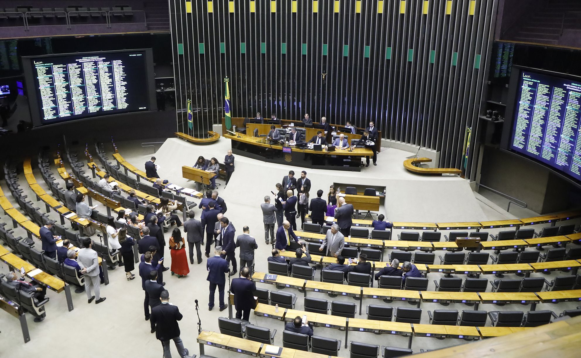 6x1: Câmara marca votação remota para minimizar pressão