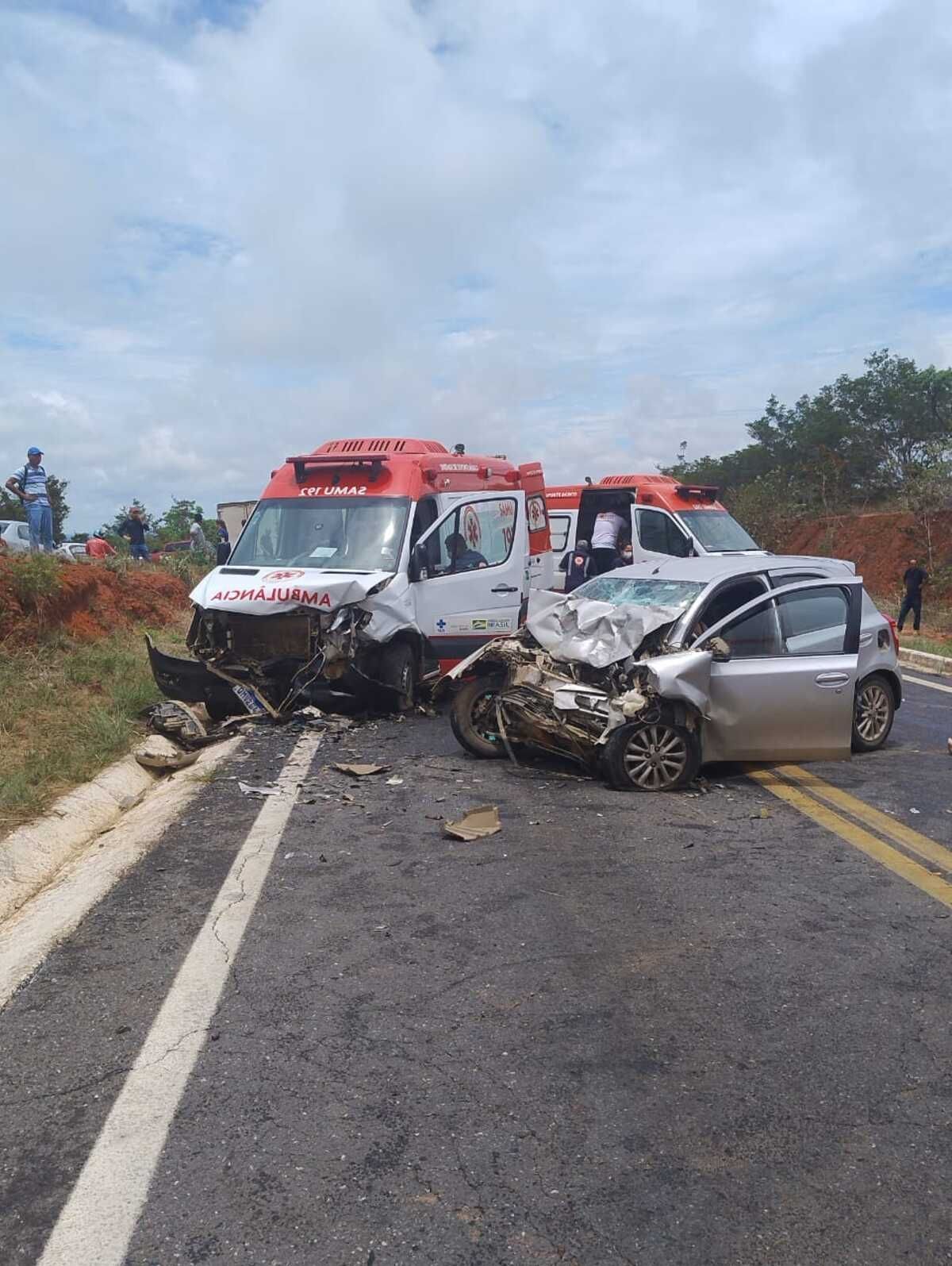 Ambulância do Samu que se envolveu em acidente na BR-262 socorria homem vítima de infarto