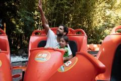Duda Nagle curte parque com mãe e Zoe